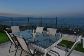 Ariston luxury Garden Apartment with heated Pool